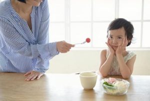 Trẻ 8 tháng ăn dặm ngày mấy bữa